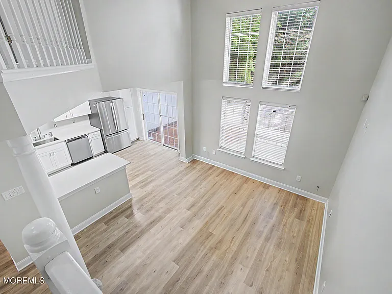 77 Picket Pl — Photo 15
