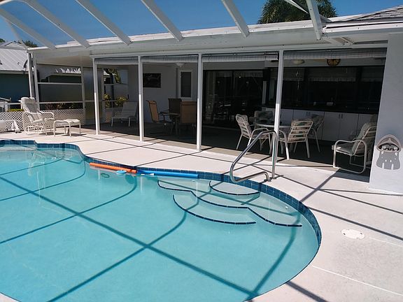 3rd image of 980 SE Breakwater Ave