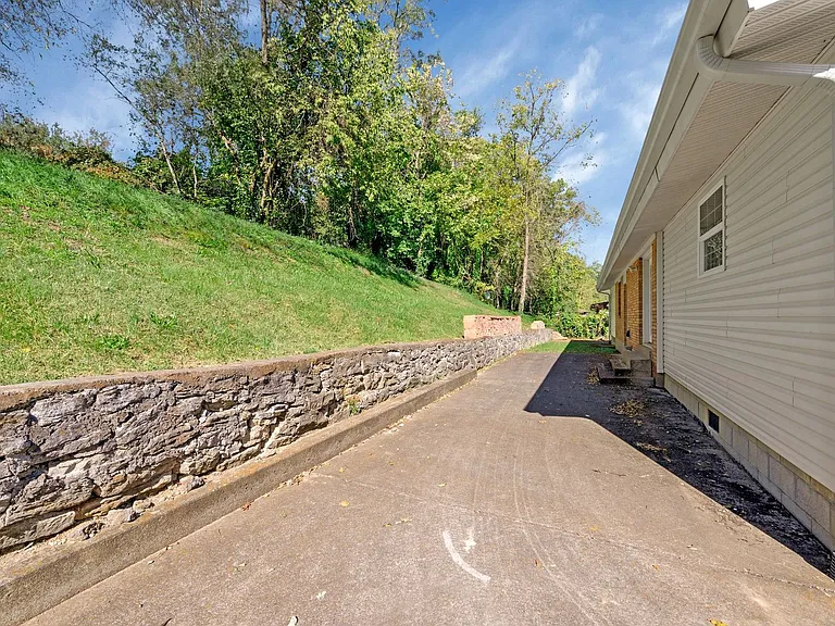 4857 Torbay Dr — Photo 38