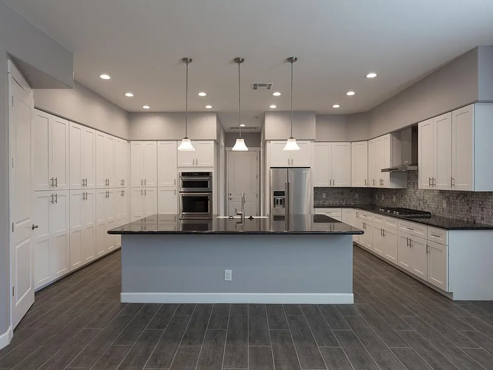 1028 Kitchen 1