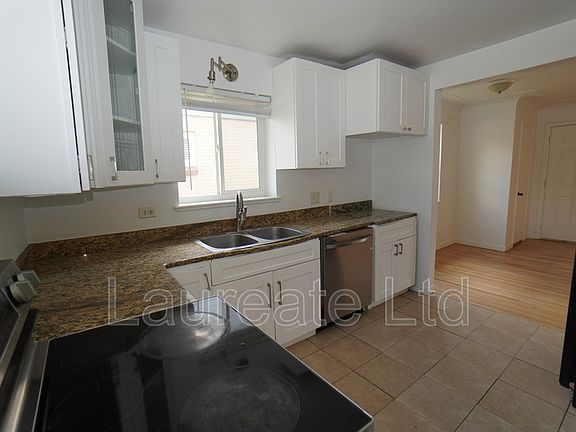 5th image of 3630 Holly St