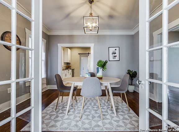 3rd image of 1605 W Mistletoe Ave