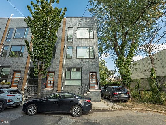 2nd image of 1023 Earl St