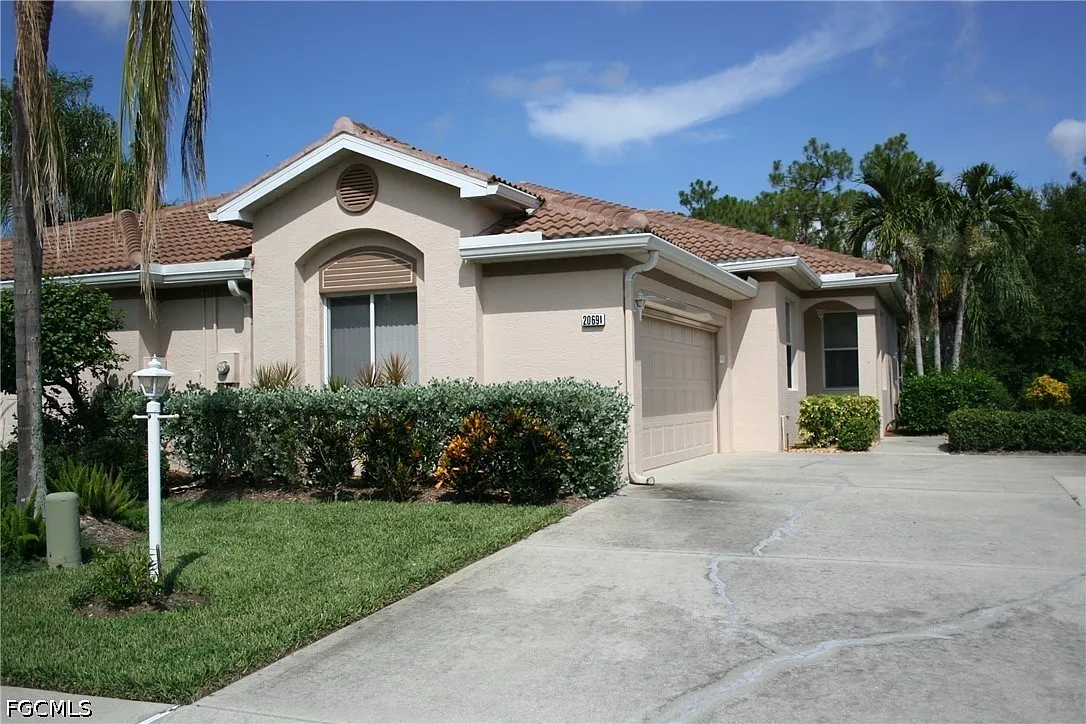 2 bed, 2.0 bath, 1099 sqft, $4,000 — Photo 1