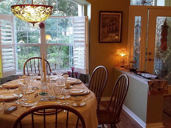 Gorgeous dining room & view