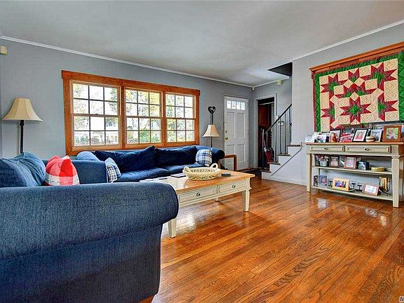 4th image of 23 E 15th St