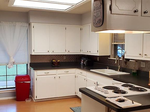 4th image of 414 Creekside Dr