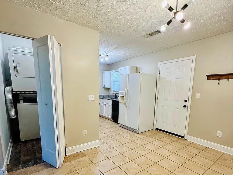 3610 Bonneville Dr — Photo 8