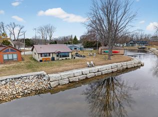 8890 Twin Harbor Rd, Sturgeon Bay, WI 54235