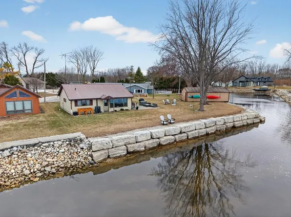 8890 Twin Harbor Rd, Sturgeon Bay, WI 54235