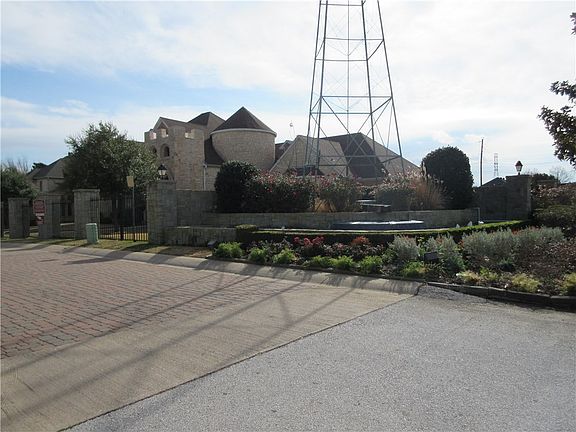 3rd image of 1708 Windmill Cir