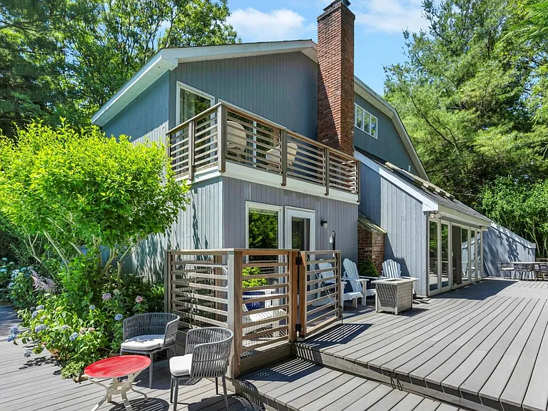 39 Montauk Ave — Photo 32
