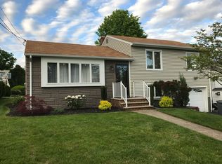 93 Mount View Dr, Clifton, NJ 07013