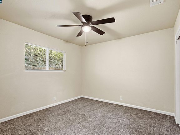 5th image of 2225 E Myrtle St