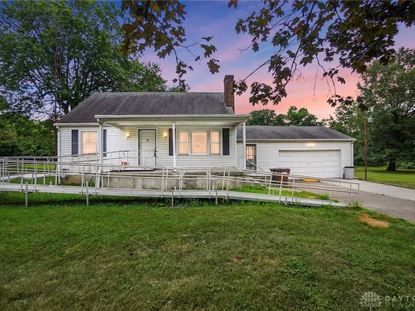 2304 Homesite Dr, Dayton, OH 45414