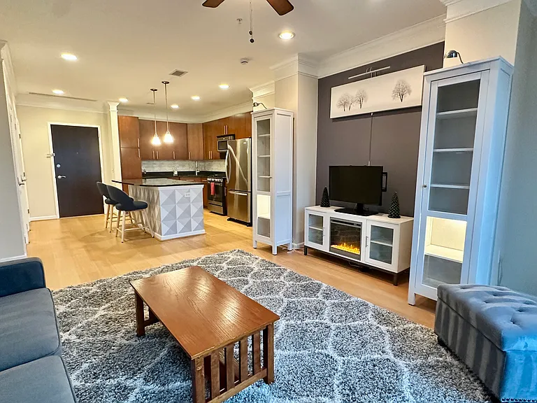 444 W Broad St #606 — Photo 3