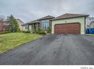 125 Bent Tree Ln, Baldwinsville, NY 13027