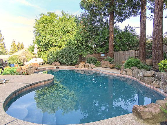 5th image of 2120 Portsmouth Dr