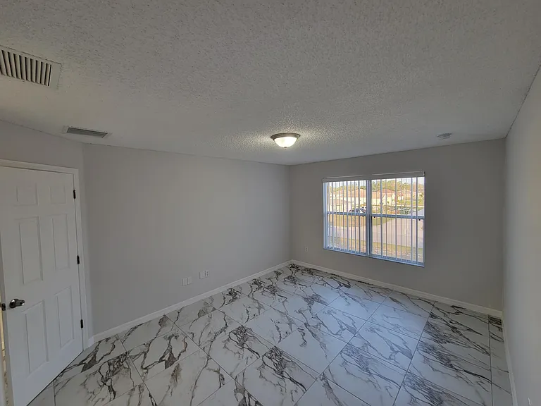 1907 Escambia Ln — Photo 16