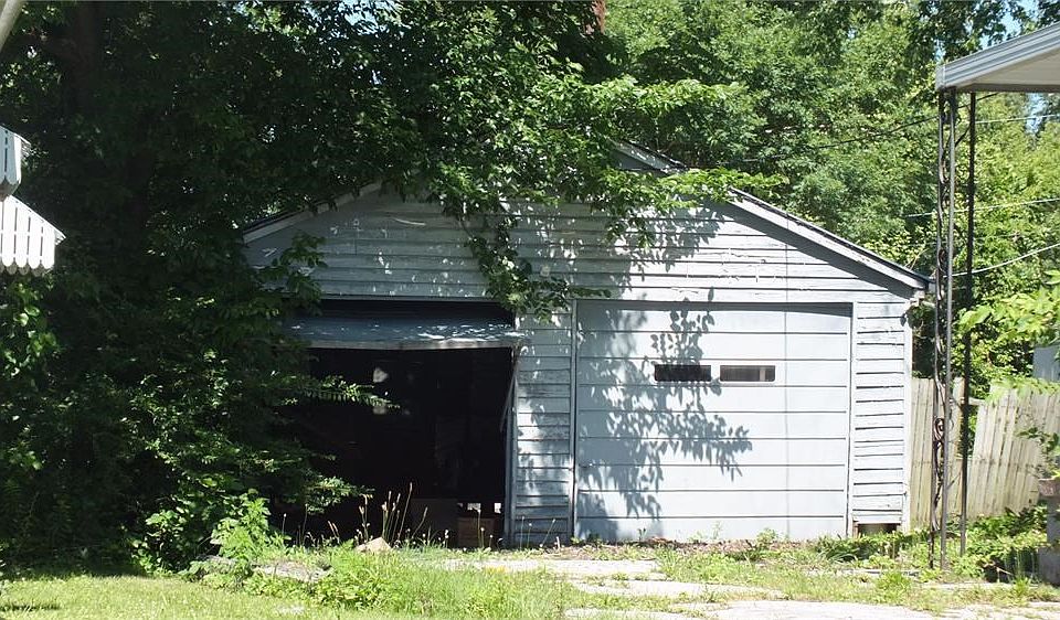 2nd image of 207 Hopewell St