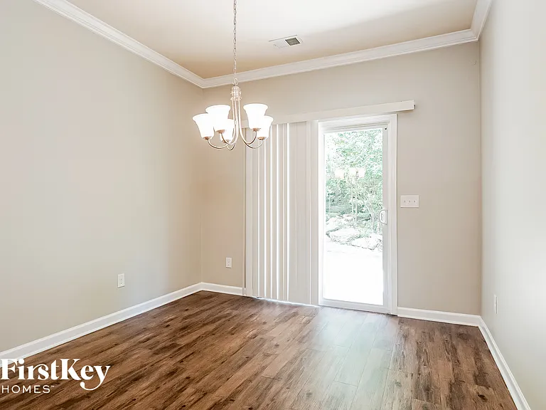 383 W Park Dr — Photo 4