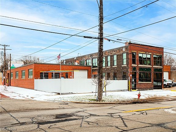3rd image of 1555-1557 E 40th St
