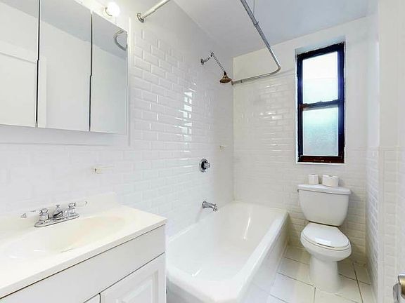 4th image of 4960 Broadway #4R
