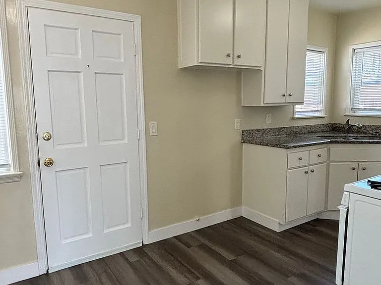 4542 N Lakewood Blvd. — Photo 34