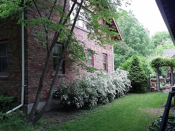 5th image of 304 S Franklin St