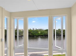 7 Colonial Club Dr APT 302, Boynton Beach, FL 33435