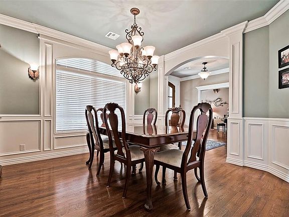 4th image of 4025 Caerleon Cir