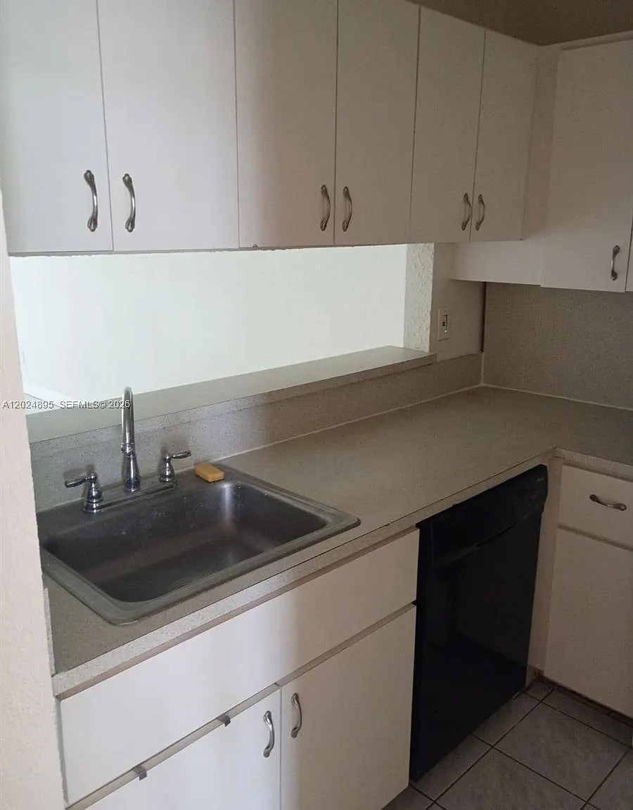 Miramar Club Condominium — Photo 4