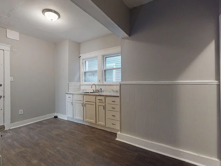 3889 W 33rd St — Photo 20