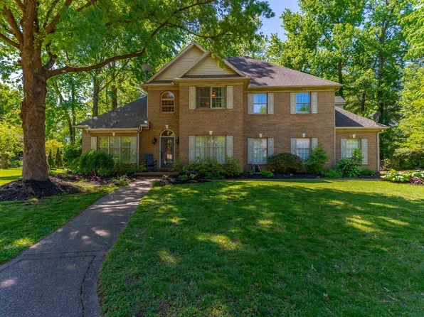2200 Eaglewood Dr, Newburgh, IN 47630