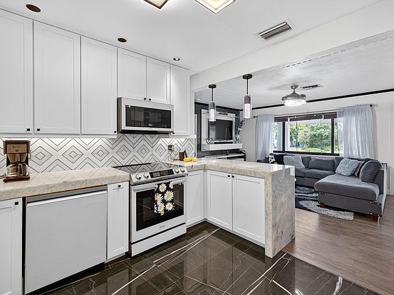5th image of 4660 NE 3rd Avenue