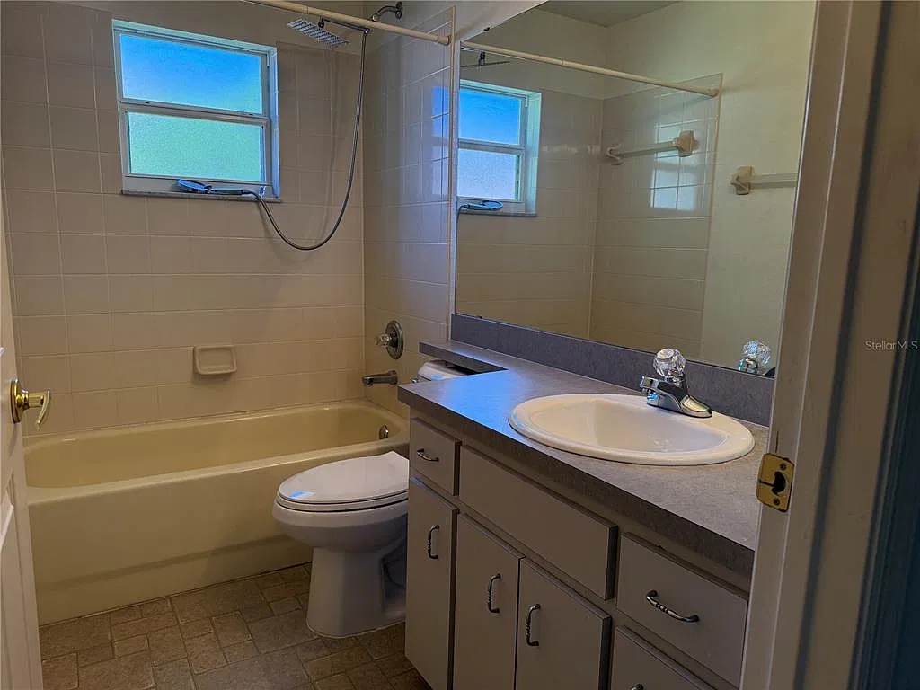 3 bed, 2.0 bath, 1671 sqft, $2,000 — Photo 4