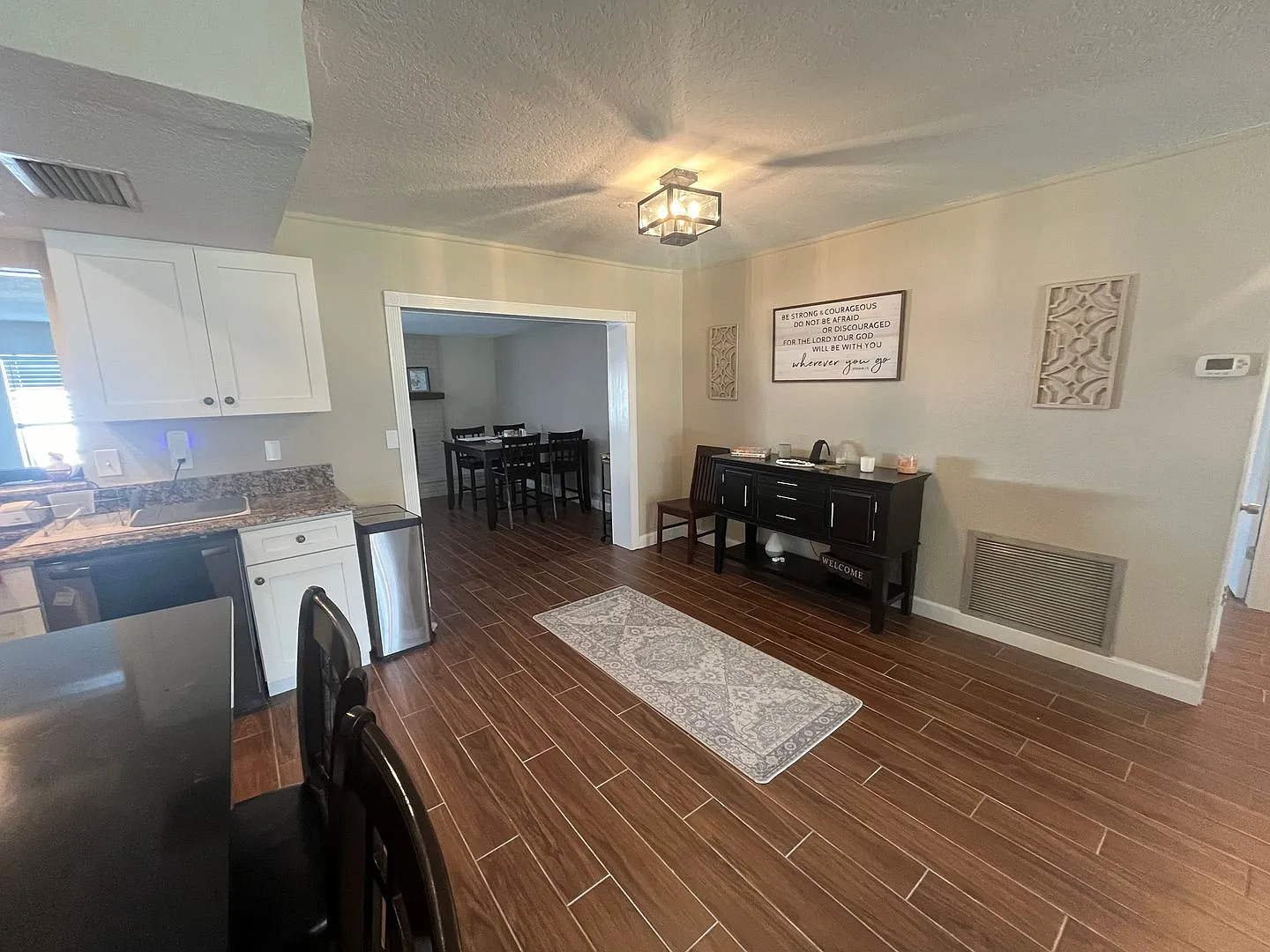 Stunning 3-Bedroom Home with Pool and Custom Features in Winter Park, FL — Photo 4