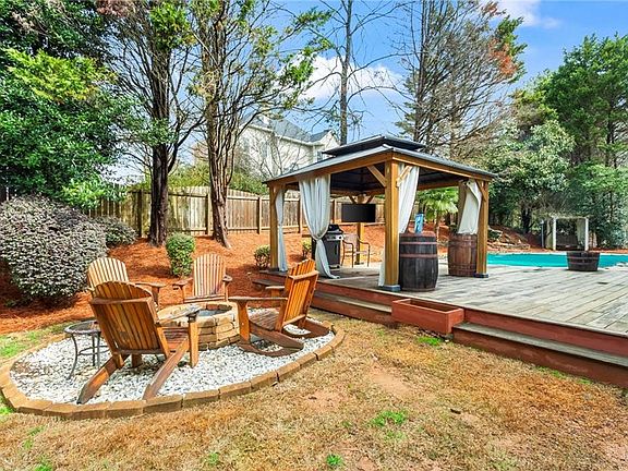 3rd image of 320 Commons Gate Ct