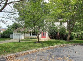 5705 Radnor Ct, Bethesda, MD 20817