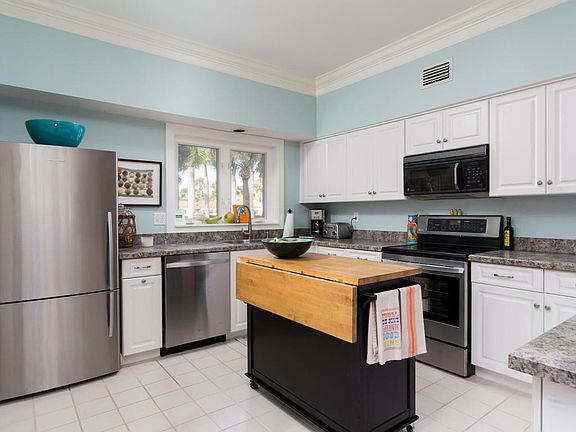 5th image of 5065 Harmony Cir Unit 11