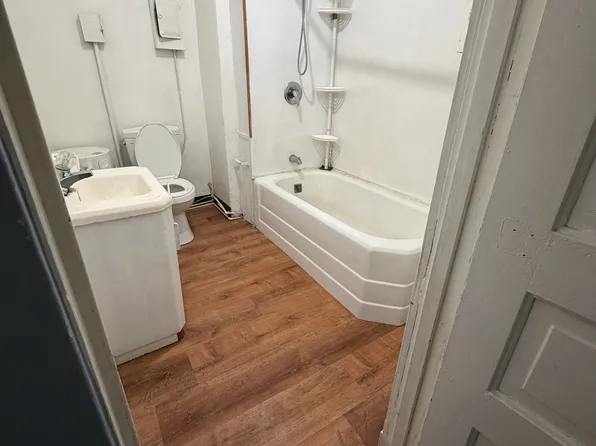 321 21st Ave, Naplate, IL 61350