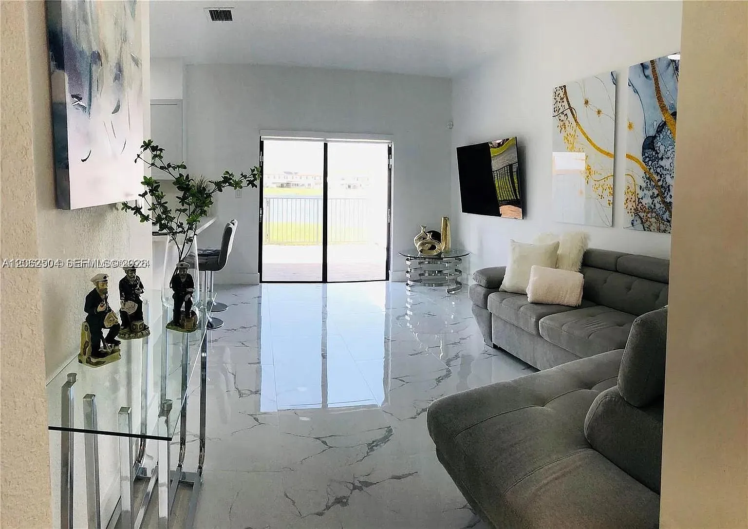 3 bed, 2.5 bath, 1539 sqft, $3,200 — Photo 4