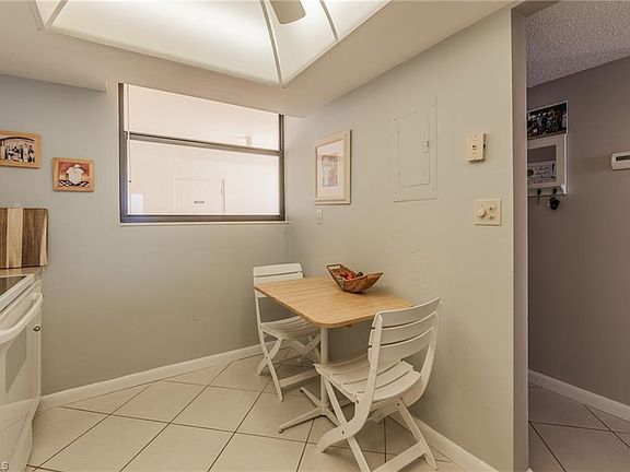 5th image of 4223 Bay Beach Ln #4E