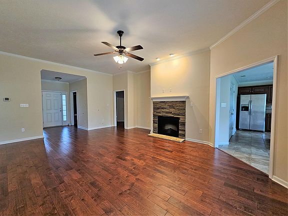 3rd image of 3233 Windwood St