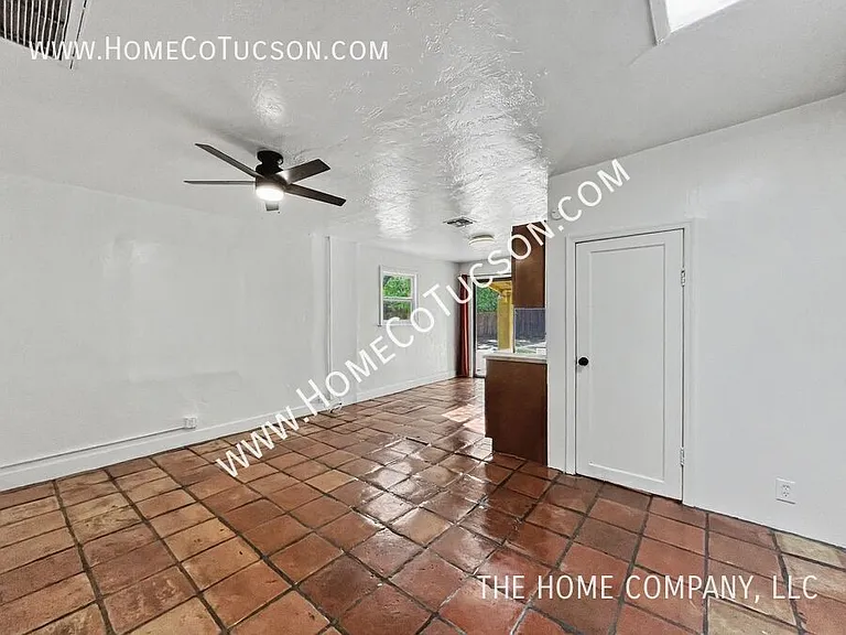 4566 E Seneca St — Photo 9