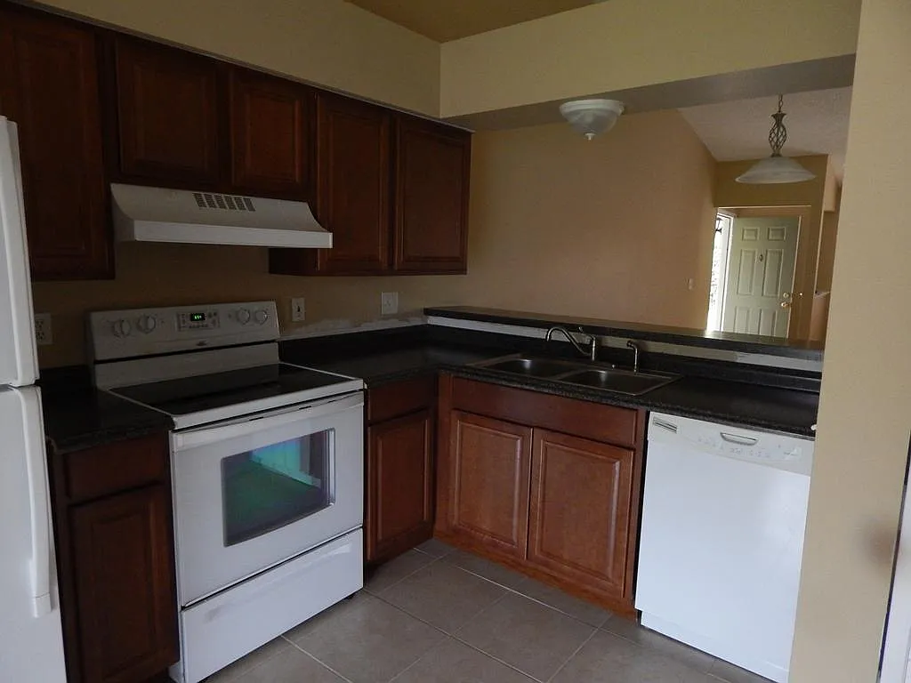 2 bed, 1098 sqft, $1,650 — Photo 4