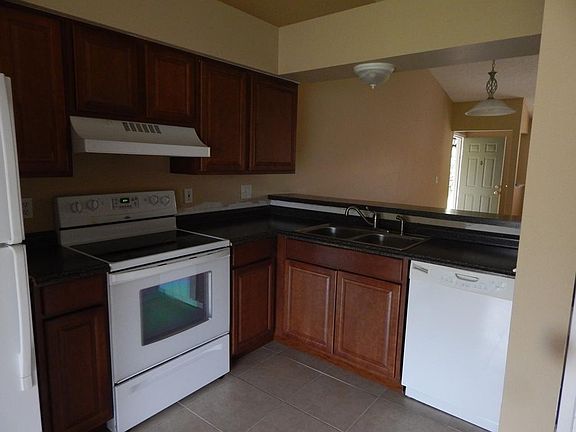 4th image of 136 Reserve Cir APT 200