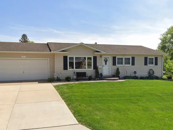 1605 Hillcrest Ave, Bettendorf, IA 52722