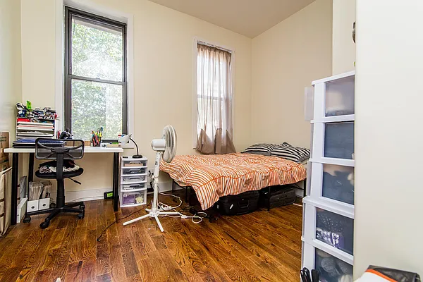 Rented by Nooklyn NYC LLC | media 18