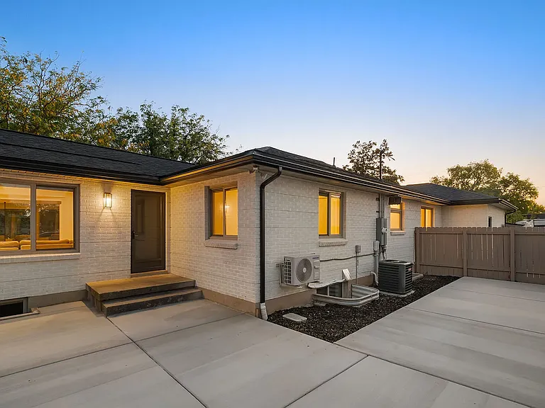 2311 E Delia Dr #R — Photo 23